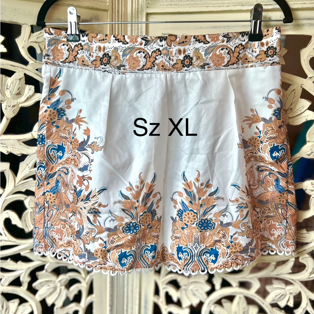 Floral Patterned Shorts - Size XL